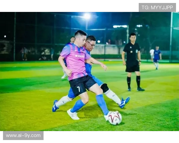 男士足球折上折优惠活动全面开启，助您轻松装备球场尽享运动激情